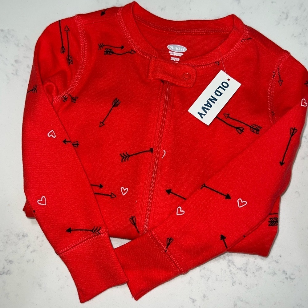 NWT✨ OLD NAVY ⭐️ Valentine’s Day onesie♥️ SIZE 2T